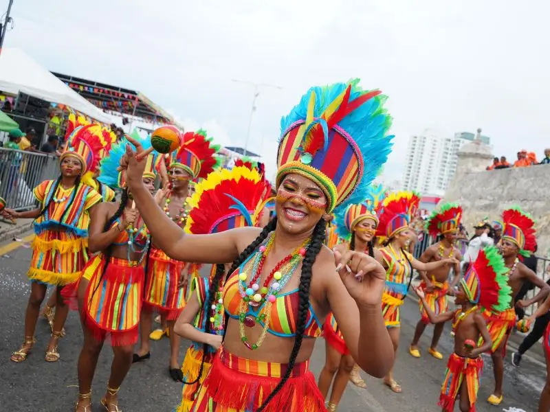 El Gran Desfile de las Fiestas de Independencia prendió el jolgorio en Cartagena