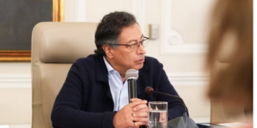 Gustavo Petro, en el ojo del huracán: CNE reanuda la investigación a su campaña 