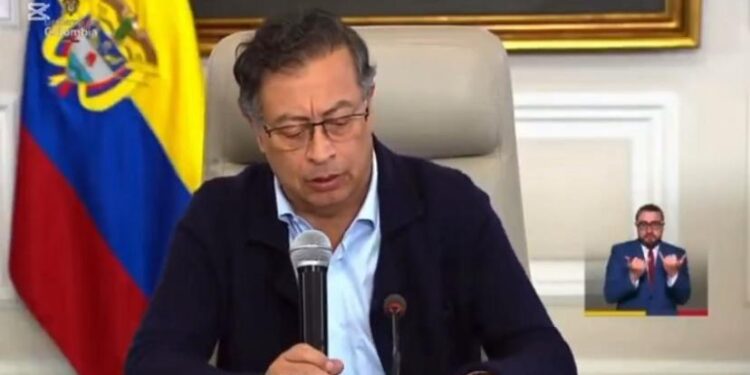 “¿De dónde sale que estaba en una UCI por sobredosis?”: presidente Petro desmiente conjeturas sobre su salud