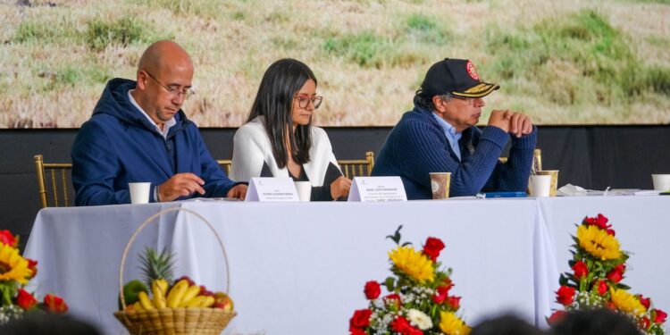 El presidente Petro arremete contra el TLC con Estados Unidos