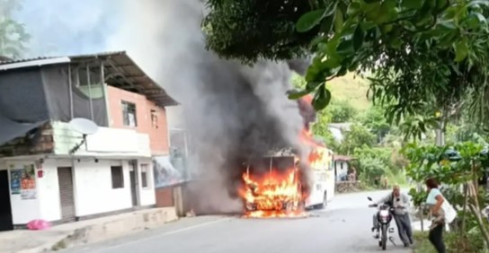 Bus atacado por el ELN