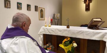 Primera foto del papa Francisco en el hospital: el mundo volvió a ver al pontífice después de 31 días