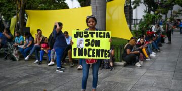 “La pesadilla americana”: angustia por venezolanos deportados por Trump a El Salvador
