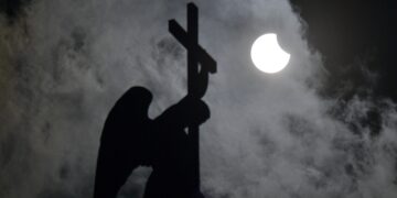 Eclipse solar parcial se apreció en parte del hemisferio norte