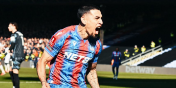 Gol de Daniel Muñoz con Crystal Palace