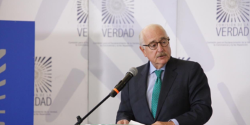 Expresidente Andrés Pastrana fue retenido por una hora en aeropuerto de Angola
