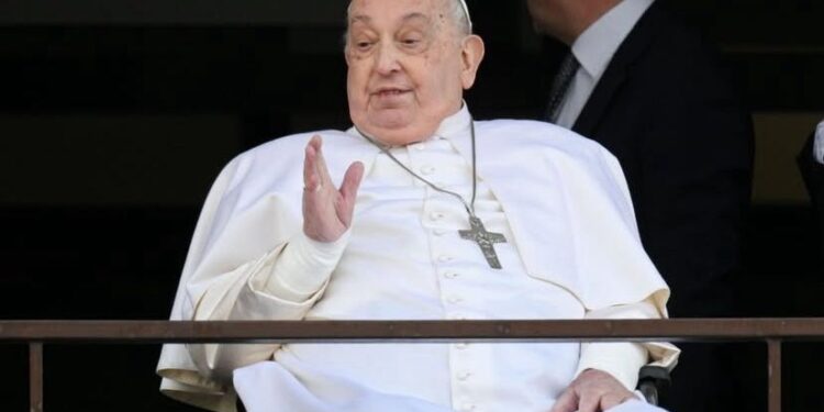 El Papa Francisco reaparece y bendice a los fieles: “¡Gracias a todos!”