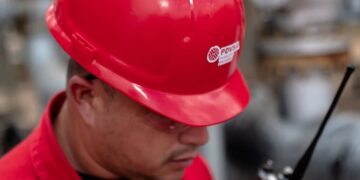 Tres muertos y seis heridos tras explotar barcaza petrolera en Venezuela