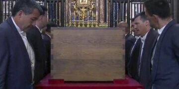 El emotivo momento en que el cuerpo del papa Francisco es presentado a la Virgen, a quien encomendó su vida y su muerte