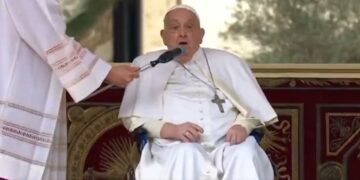 Papa Francisco apareció sorpresivamente en celebración del Domingo de Ramos: “Feliz Semana Santa”