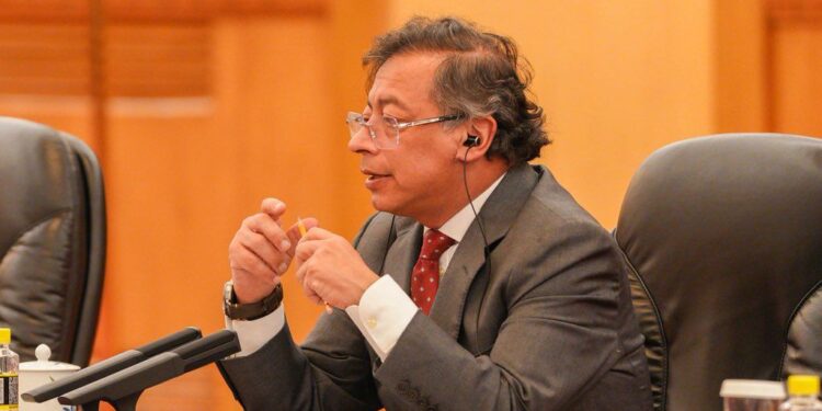 Presidente Petro convoca al pueblo a reunirse en cabildo abierto