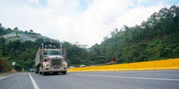 Grave accidente de bus en vía Cajamarca-Calarcá: 11 estudiantes murieron