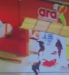 Saquearon supermercado Ara en Usme, en medio del llamado paro nacional: dos menores fueron aprehendidos