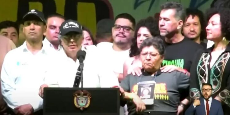 “No sabía”: mindefensa sobre presencia de cabecillas en evento del presidente Petro en Medellín