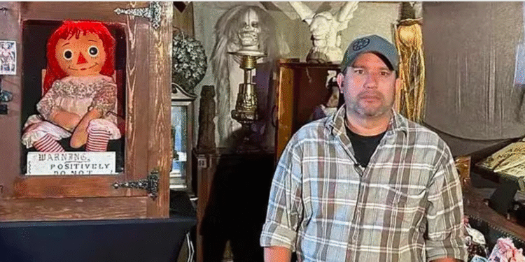 Murió de manera extraña investigador paranormal que llevaba la muñeca Annabelle de los Warren