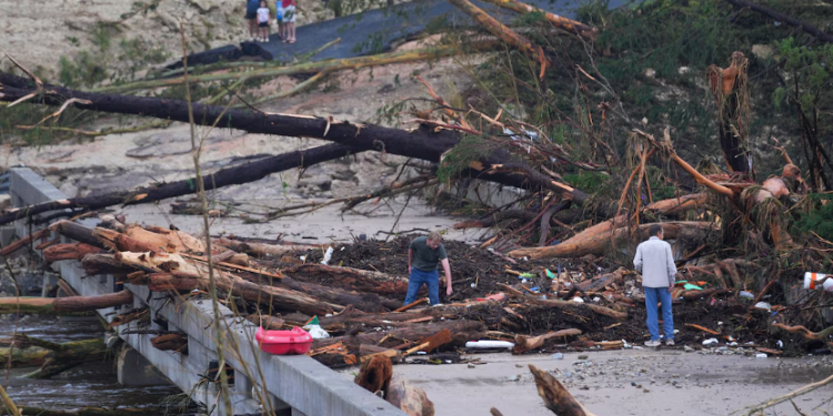 Aumenta a más de 50 la cifra de muertos por inundaciones en Texas