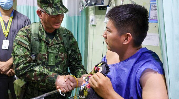 Comandante del Ejército viaja a Ocaña para visitar a los ocho soldados heridos con drones