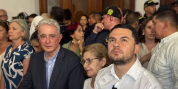 Uribe celebró su libertad provisional en Sabaneta, Antioquia