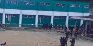 17 muertos dejan choques entre reclusos en cárcel de Ecuador