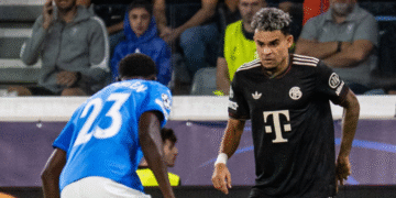 Hinchas de Liverpool extrañan a Luis Díaz tras nueva derrota en Champions