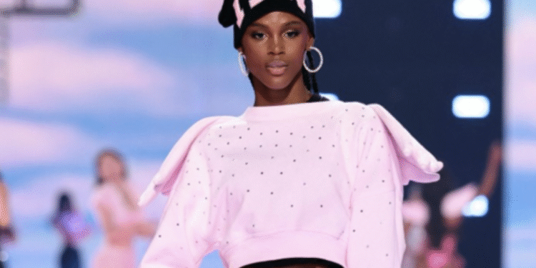 ¡Orgullo colombiano! Valentina Castro brilló en el desfile de Victoria’s Secret