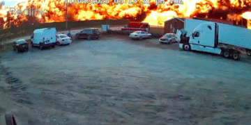 En video quedó impresionante explosión de avión de carga cuando intentaba despegar