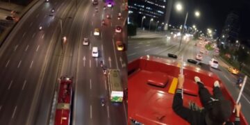 ¡Irresponsables! Jóvenes lanzaron pólvora desde el techo de un Transmilenio y todo quedó en video
