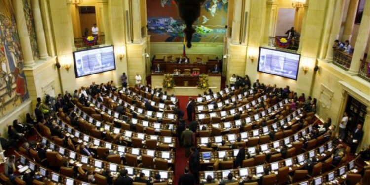 Senado convoca control político por el decreto de emergencia económica y social