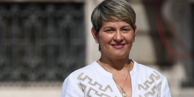 Presidencia confirma contratos