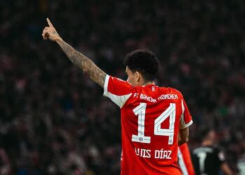 Expulsión de Luis Díaz desata polémica tras empate entre Bayern y Leverkusen