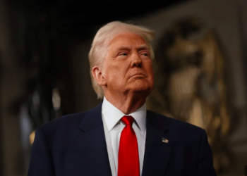 Donald Trump pide a la OTAN ayuda para resolver crisis en el estrecho de Ormuz